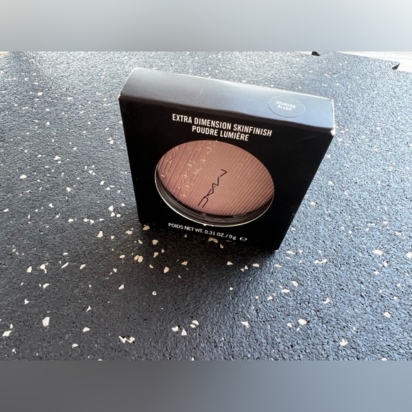 MAC | EXTRA DIMENSION SKINFINISH HIGHLIGHTER - Picture 9 of 9